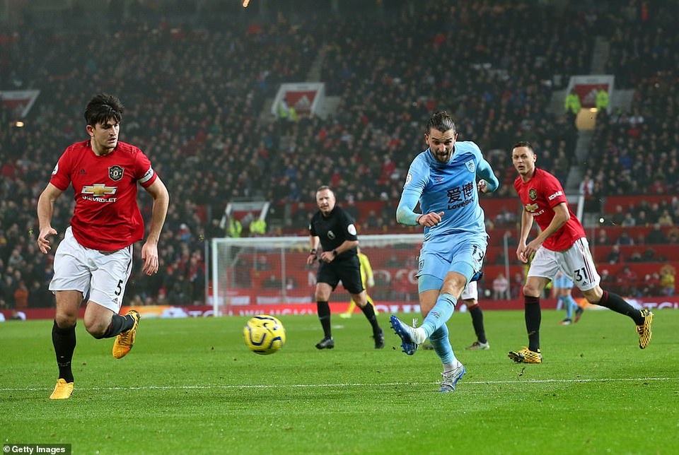 Man Utd bị Burnley đè bẹp ngay trên sân nhà Old Trafford - 5 Man Utd bị Burnley đè bẹp ngay trên sân nhà Old Trafford - 5