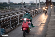 Không khí lạnh tràn về, miền Bắc rét, miền Trung mưa lớn