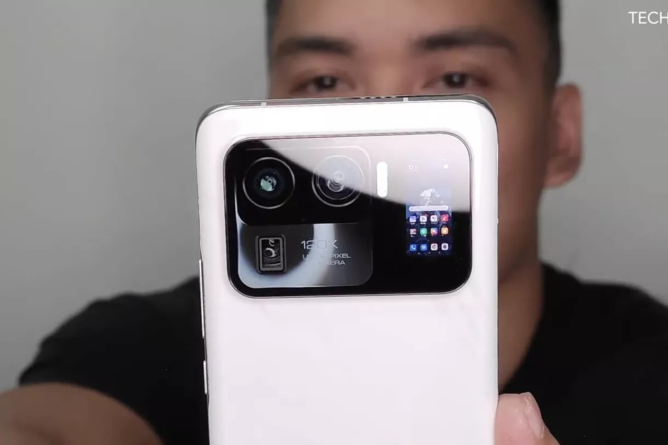 Lộ ảnh và video thực tế smartphone Mi 11 Ultra với tính năng độc đáo - 1 Lộ ảnh và video thực tế smartphone Mi 11 Ultra với tính năng độc đáo - 1