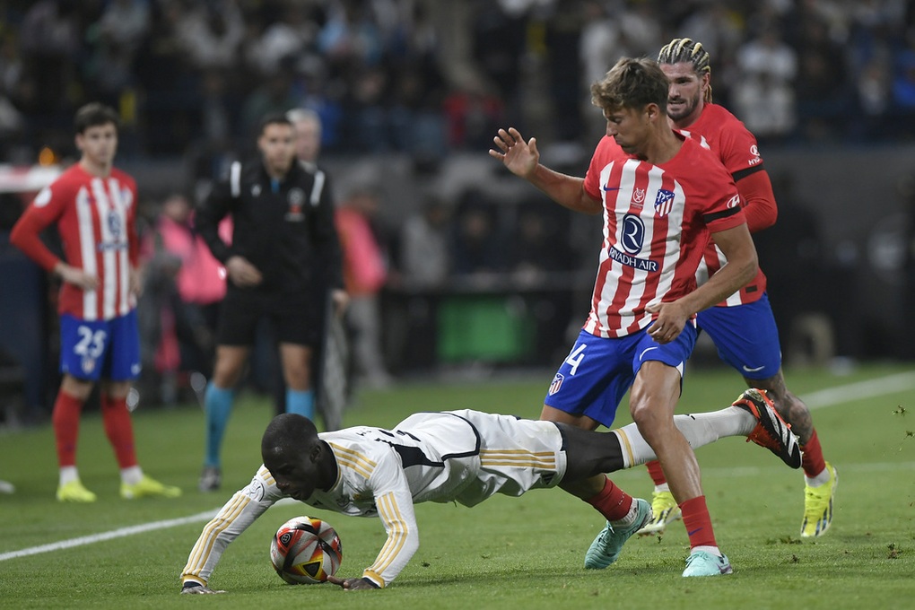Real Madrid đánh bại Atletico trong trận đấu có 8 bàn thắng - 1 Real Madrid đánh bại Atletico trong trận đấu có 8 bàn thắng - 1