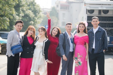 Thúy Diễm hội ngộ bạn diễn Võ Cảnh đầu năm mới