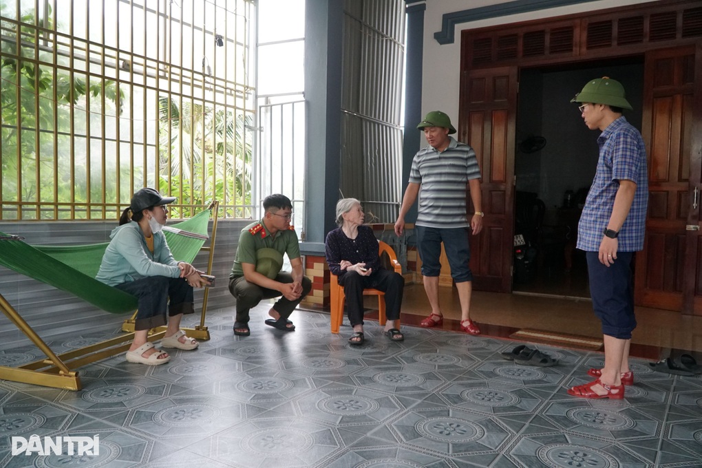 Người dân khóa cửa đi ở nhờ, thuê khách sạn trốn bão Kajiki - 1 Người dân khóa cửa đi ở nhờ, thuê khách sạn trốn bão Kajiki - 1