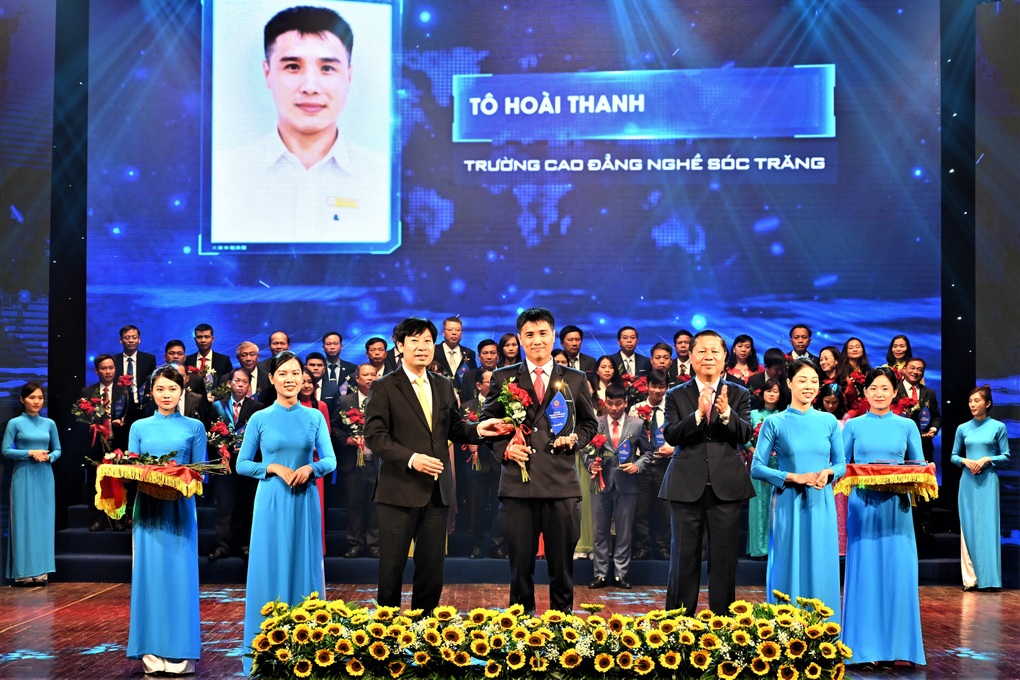 Thầy giáo trẻ rời quê, bỏ công ty thủy sản lập nghiệp trường nghề - 2 Thầy giáo trẻ rời quê, bỏ công ty thủy sản lập nghiệp trường nghề - 2