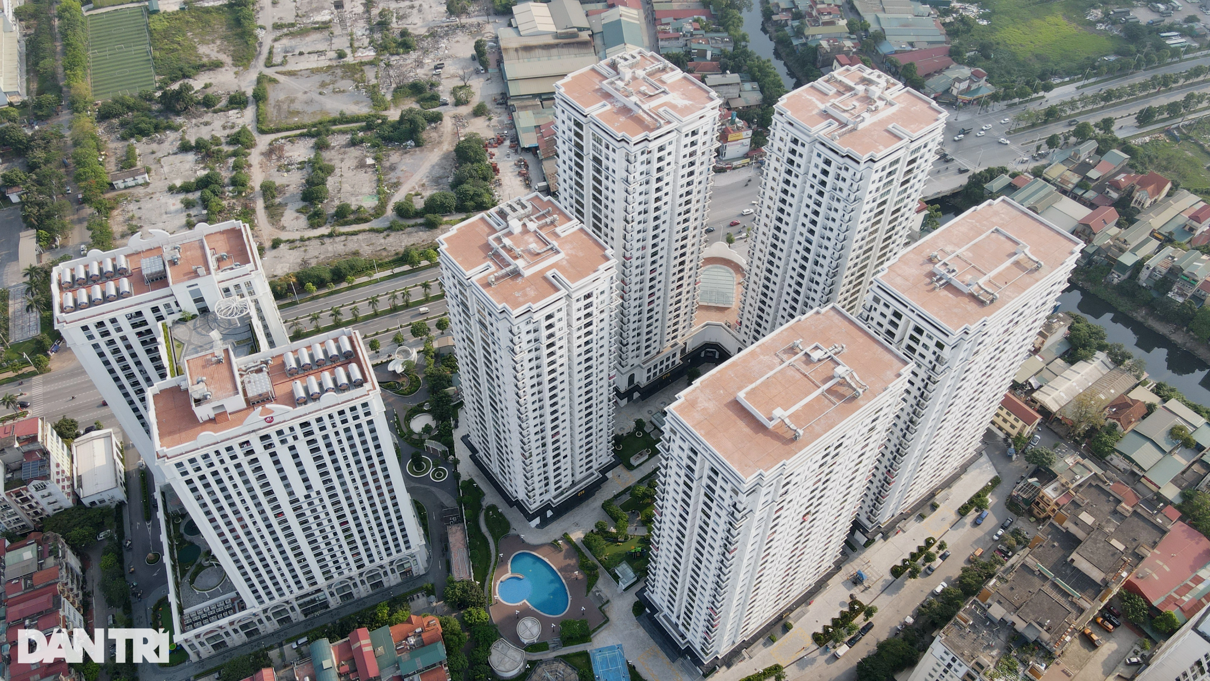 TS Vũ Đình Ánh: Nếu tiếp tục siết tín dụng thì sẽ bóp chết bất động sản - 1 TS Vũ Đình Ánh: Nếu tiếp tục siết tín dụng thì sẽ bóp chết bất động sản - 1