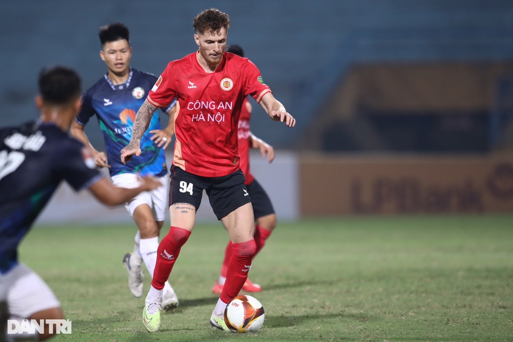 VAR giúp CLB Công An Hà Nội hòa Bình Định ở trận ra quân V-League - 4 VAR giúp CLB Công An Hà Nội hòa Bình Định ở trận ra quân V-League - 4