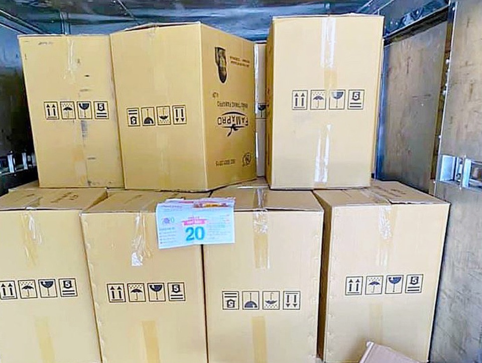 Bỏ trăm triệu đồng ôm khẩu trang y tế, tham đầu cơ lỗ chồng lỗ - 1 Bỏ trăm triệu đồng ôm khẩu trang y tế, tham đầu cơ lỗ chồng lỗ - 1