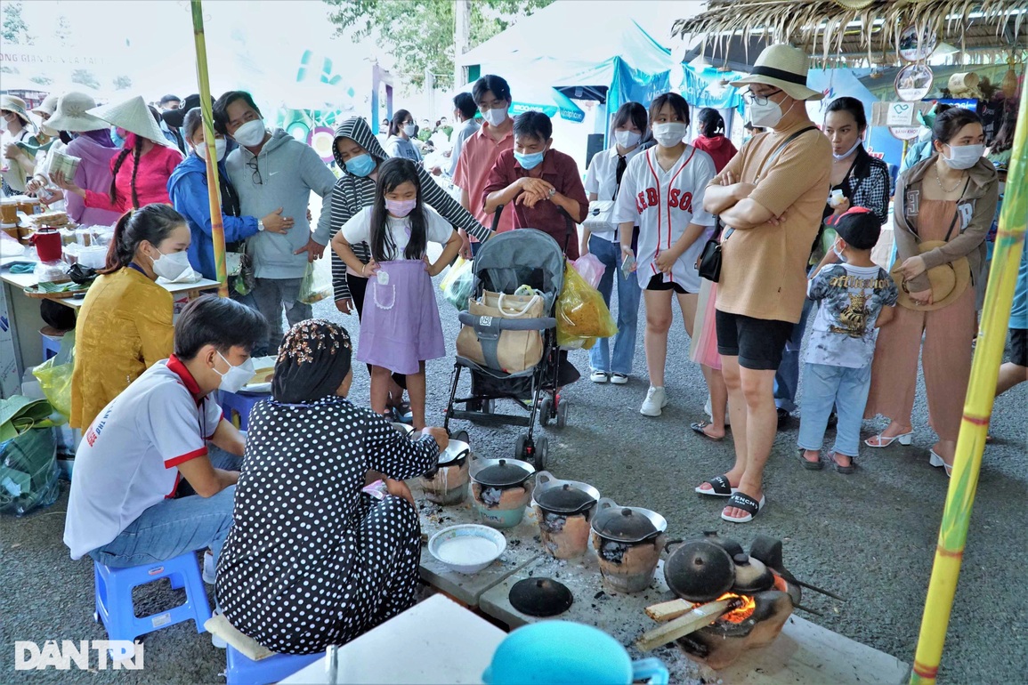 Gặp nghệ nhân làm sống lại món Bánh nhà nghèo - 7 Gặp nghệ nhân làm sống lại món Bánh nhà nghèo - 7