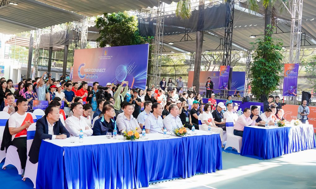 Cyber Connect 2025: งานเทคโนโลยีสารสนเทศสหวิทยาการครั้งแรก - 2 Cyber Connect 2025: Sự kiện công nghệ thông tin liên ngành lần đầu tổ chức - 2