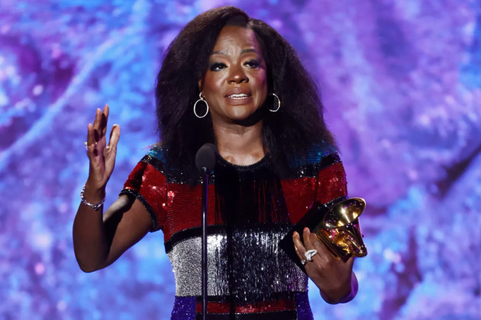 Viola Davis phát biểu khi nhận giải tại lễ trao giải Grammy 2023. (Ảnh: Getty Images)
