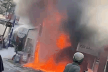 Cháy tiệm bán giày ở TPHCM