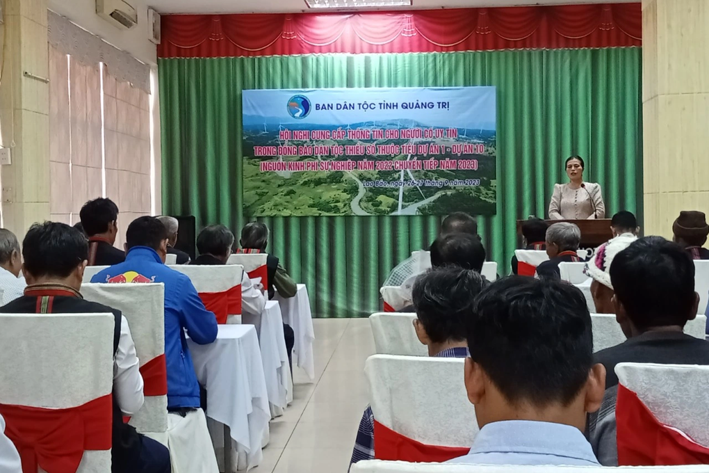 Tăng cường bồi dưỡng kiến thức cho người có uy tín - 2 Tăng cường bồi dưỡng kiến thức cho người có uy tín - 2