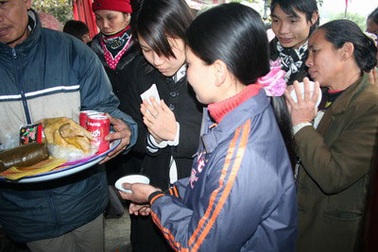 Bi hài chuyện khấn thuê ở “ngân hàng địa phủ” 