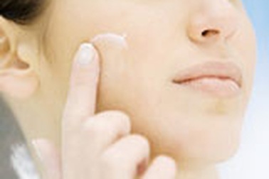 Cách dùng kem làm trắng da 