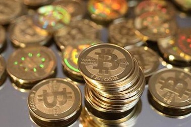 BOT dậy sóng nghị trường; Tiền ảo Bitcoin tăng giá "điên loạn"