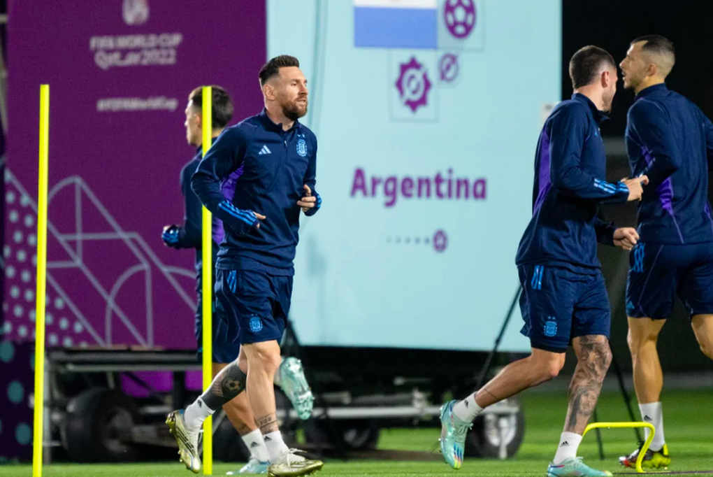 Messi bất ngờ tập riêng, cổ động viên Argentina lo sốt vó - 2 Messi bất ngờ tập riêng, cổ động viên Argentina lo sốt vó - 2