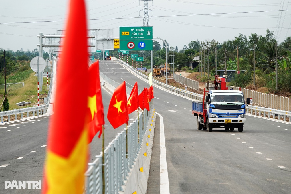 Thủ tướng: Đồng loạt khánh thành sân bay, cầu, cao tốc là dấu mốc lịch sử - 4