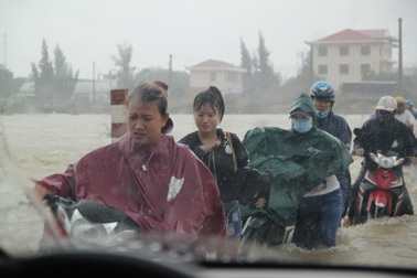 Miền Trung: 4 người chết, 1 người mất tích do mưa lũ