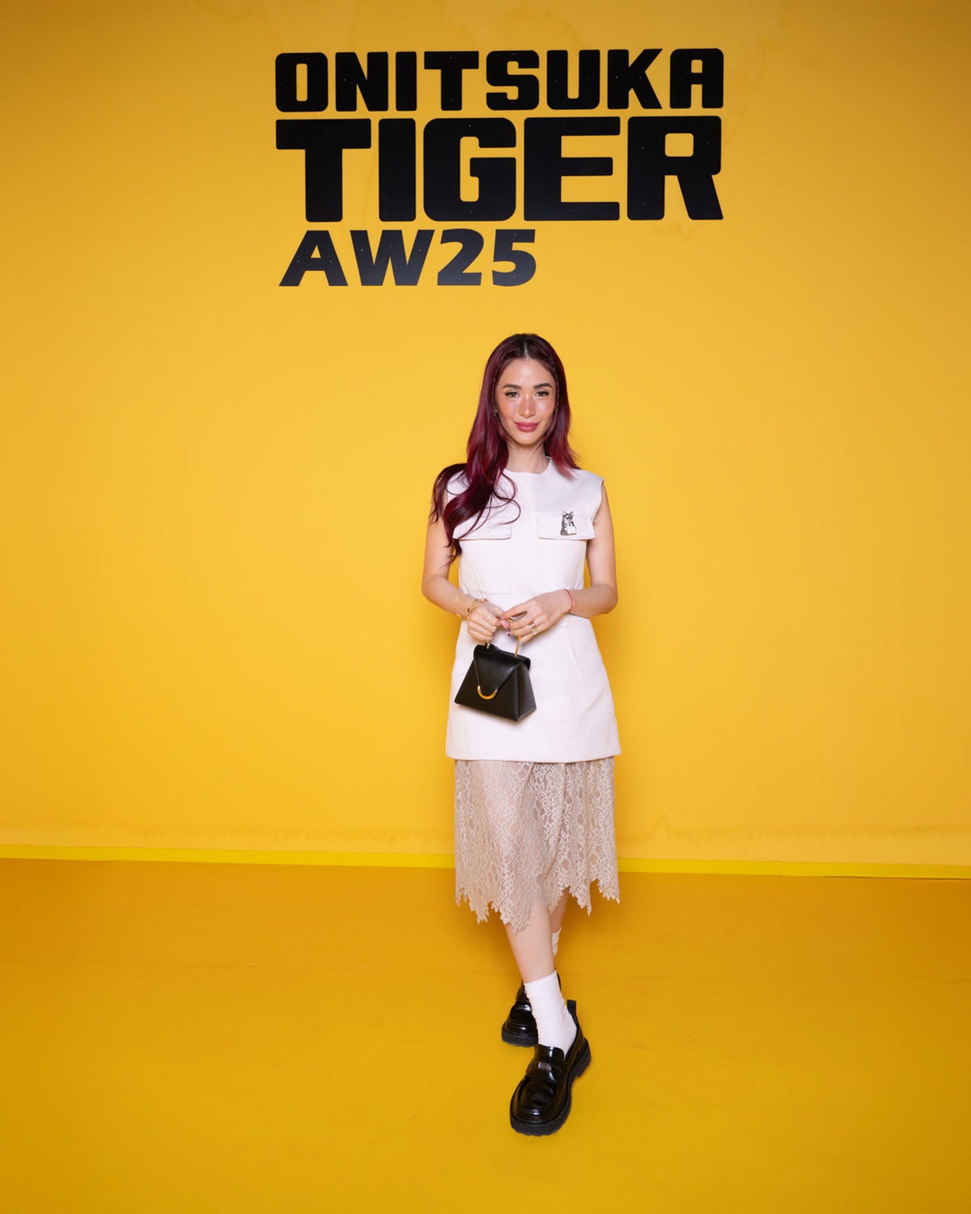 Momo (TWICE) khoe nhan sắc ngọt ngào, tái ngộ nam thần Thái Lan tại Italy - 8 Momo (TWICE) khoe nhan sắc ngọt ngào, tái ngộ nam thần Thái Lan tại Italy - 8