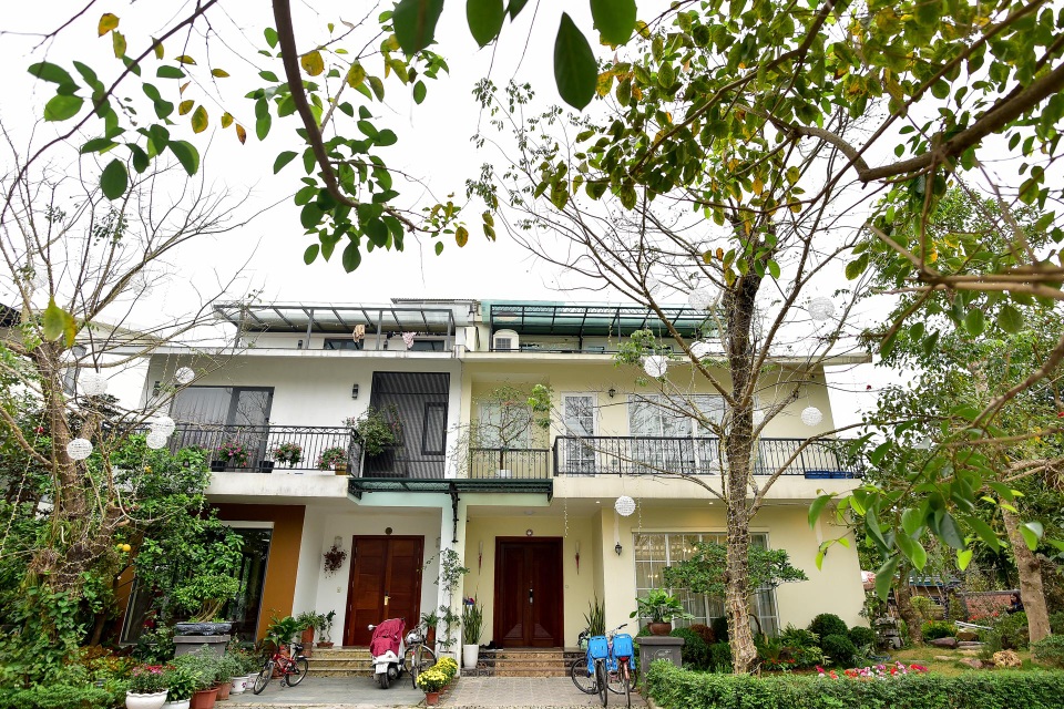 Mãn nhãn biệt thự vườn rộng 100m2 với hồ cá Koi đẳng cấp ở ngoại thành Hà Nội - 1 Mãn nhãn biệt thự vườn rộng 100m2 với hồ cá Koi đẳng cấp ở ngoại thành Hà Nội - 1