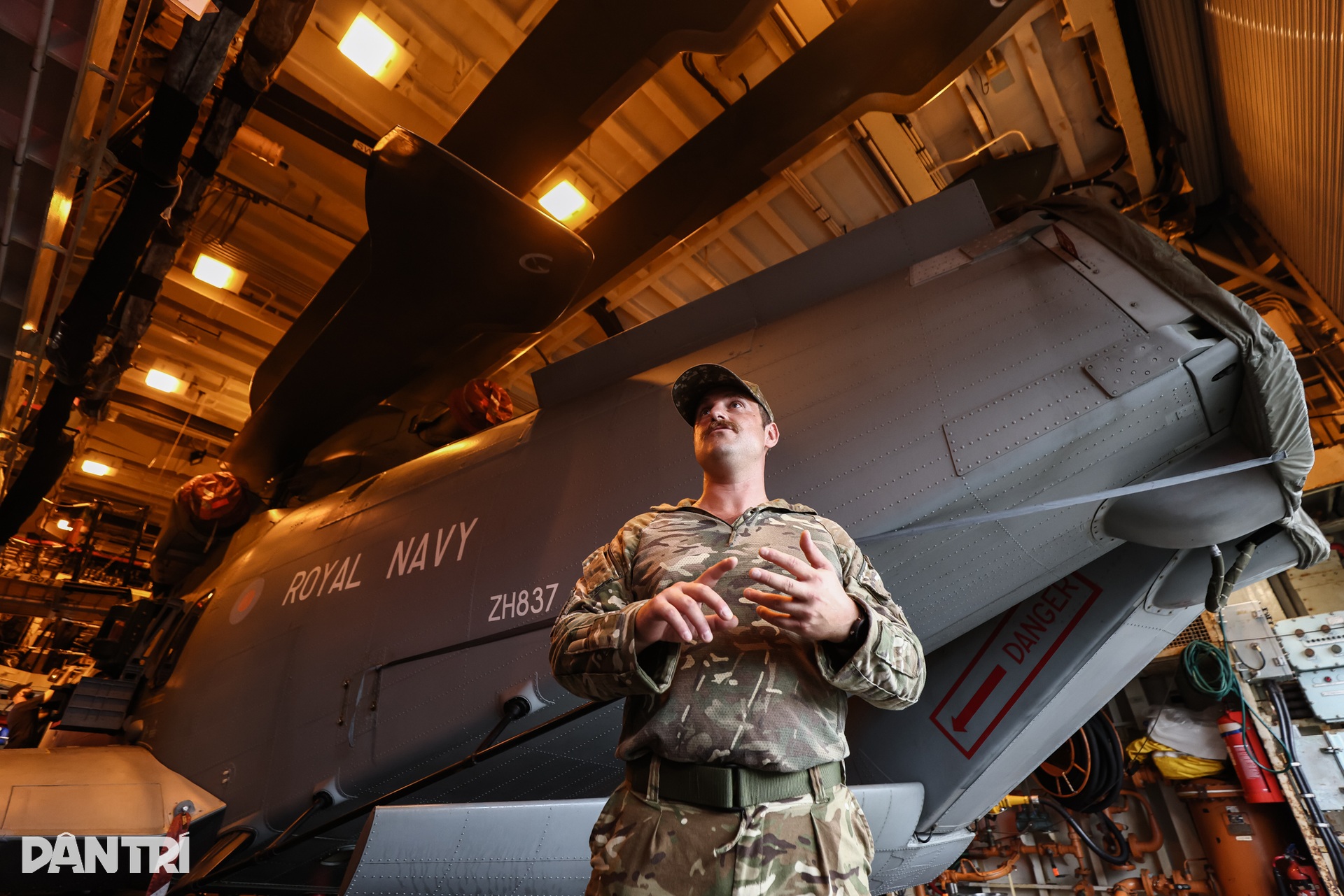 Dàn vũ khí tối tân của tàu Hải quân Hoàng gia Anh vừa cập bến Nhà Rồng - 8