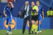 Italy trở thành cựu vô địch Euro và sự lập dị vô duyên của HLV Spalletti