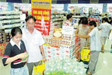 Gần 100 DN "bán hàng khuyến mãi"