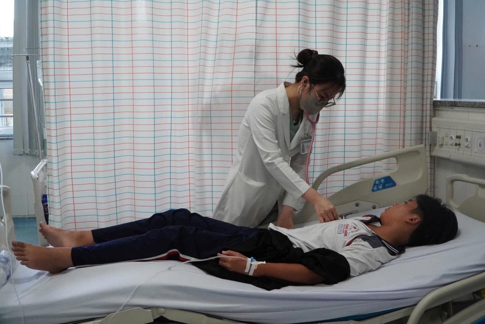 Điều Tra Vụ Nhiều Người Bị Ngộ Độc Sau Khi Ăn Bánh Mì Tại TP.HCM