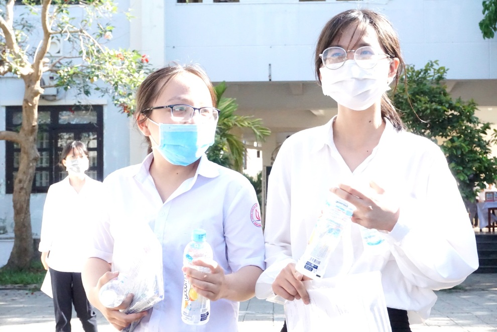 Thí sinh nhận định đề thi tiếng Anh dễ, làm được 90% bài thi - 8 Thí sinh nhận định đề thi tiếng Anh dễ, làm được 90% bài thi - 8