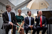 "Ái nữ" Ivanka giận dữ bác bỏ nghi vấn tập đoàn Trump gian lận kinh doanh