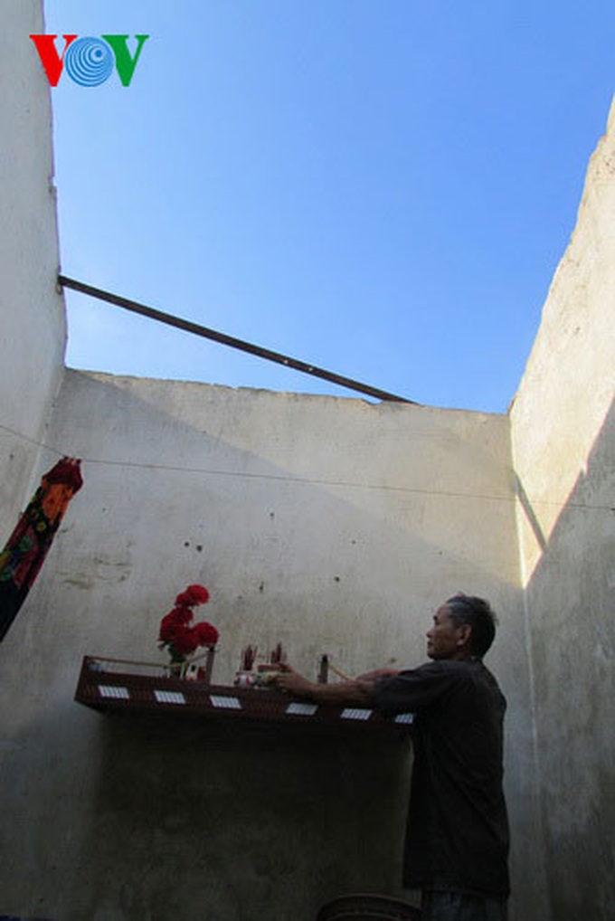 Quảng Trị: Mưa đá, lốc xoáy cuốn phăng mái nhà gần 100 hộ dân