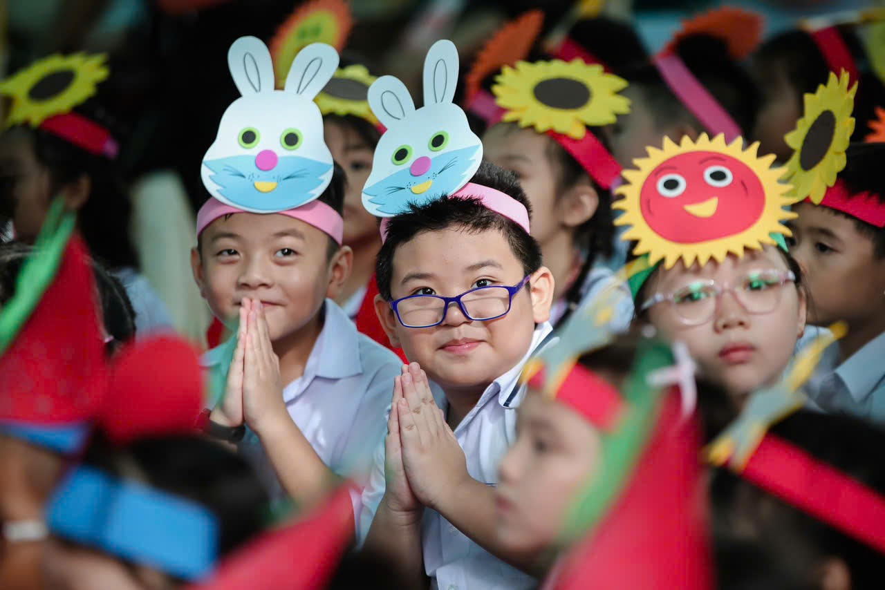 Děti mají na Tet 11 dní volna, mnoho rodičů v Ho Či Minově Městě žádá o celé 2 týdny volna - 1 Con nghỉ Tết 11 ngày, nhiều phụ huynh TPHCM xin cho nghỉ đủ... 2 tuần - 1