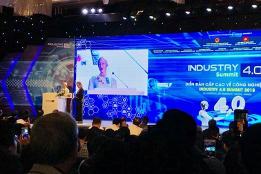 "Hot girl" robot Sophia gây chú ý trong lần đầu tiên đến Việt Nam