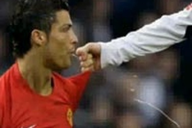 Tốp 10 hành động “phun mưa” nổi tiếng thế giới