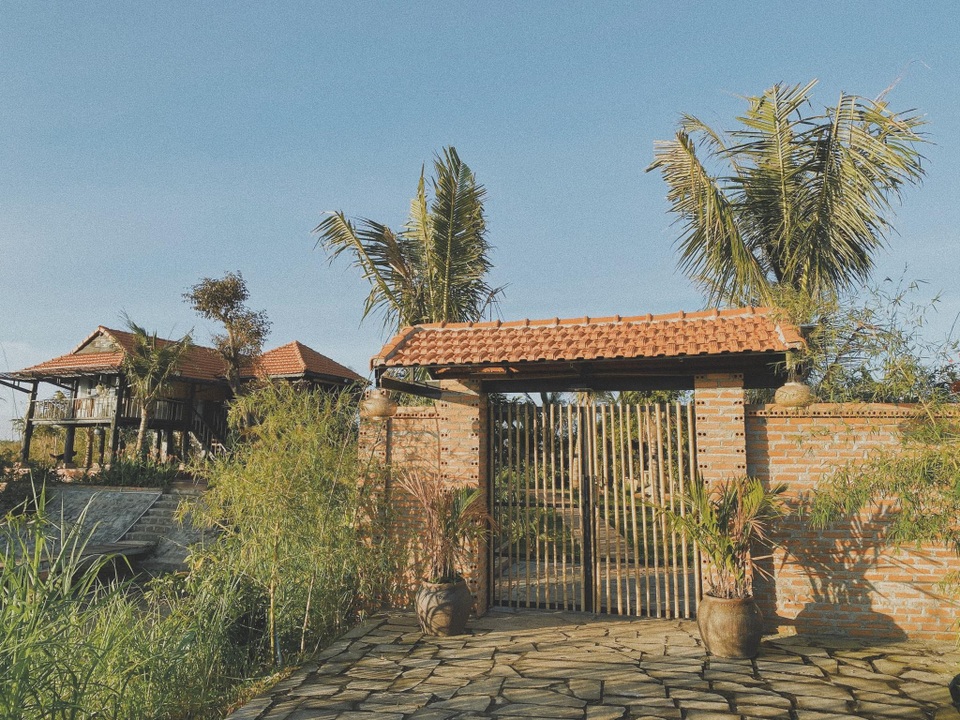 Mua lại nhà sàn cũ, gia đình ở Tây Nguyên làm nhà vườn 3.000m2 tuyệt đẹp - 6 Mua lại nhà sàn cũ, gia đình ở Tây Nguyên làm nhà vườn 3.000m2 tuyệt đẹp - 6