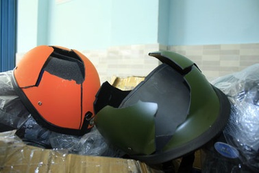 Mũ bảo hiểm "xịn" hạ giá đón "giờ vàng"