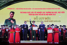 Hà Nội tuyên dương 98 thủ khoa tốt nghiệp xuất sắc các trường đại học, học viện