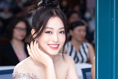 Á hậu Phương Nga trở thành tân sinh viên Swinburne Việt Nam