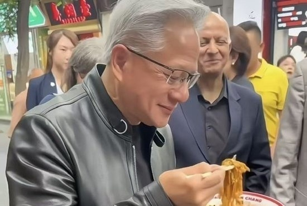 Bức ảnh bữa cơm gia đình của tỷ phú Jensen Huang khiến nhiều người suy ngẫm - 5 Bức ảnh bữa cơm gia đình của tỷ phú Jensen Huang khiến nhiều người suy ngẫm - 5