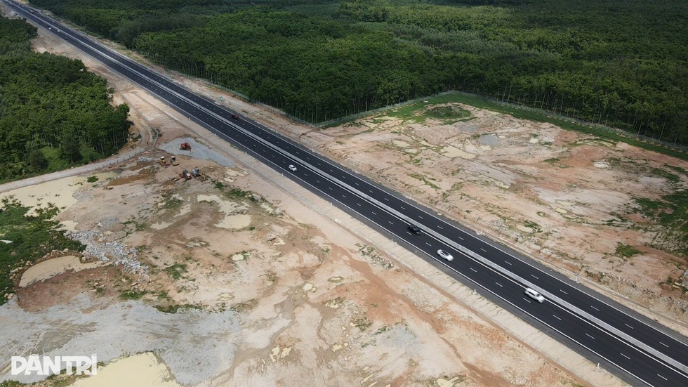 Bất cập, hiểm nguy trên cao tốc 5 không - 6