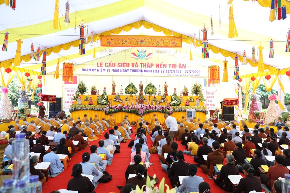 Lễ cầu siêu tri ân các Anh hùng liệt sỹ tại đền thờ Hoa Lư - Ninh Bình - 1 Lễ cầu siêu tri ân các Anh hùng liệt sỹ tại đền thờ Hoa Lư - Ninh Bình - 1