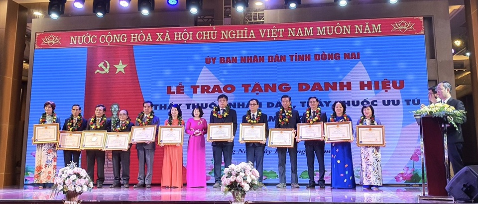 40 cán bộ y tế được phong tặng thầy thuốc nhân dân, thầy thuốc ưu tú - 2 40 cán bộ y tế được phong tặng thầy thuốc nhân dân, thầy thuốc ưu tú - 2