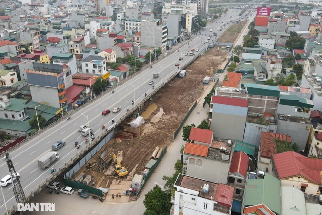 Công trường xây dựng cầu Vĩnh Tuy 2 vượt sông Hồng hơn 2.500 tỷ ở Hà Nội - 4 Công trường xây dựng cầu Vĩnh Tuy 2 vượt sông Hồng hơn 2.500 tỷ ở Hà Nội - 4