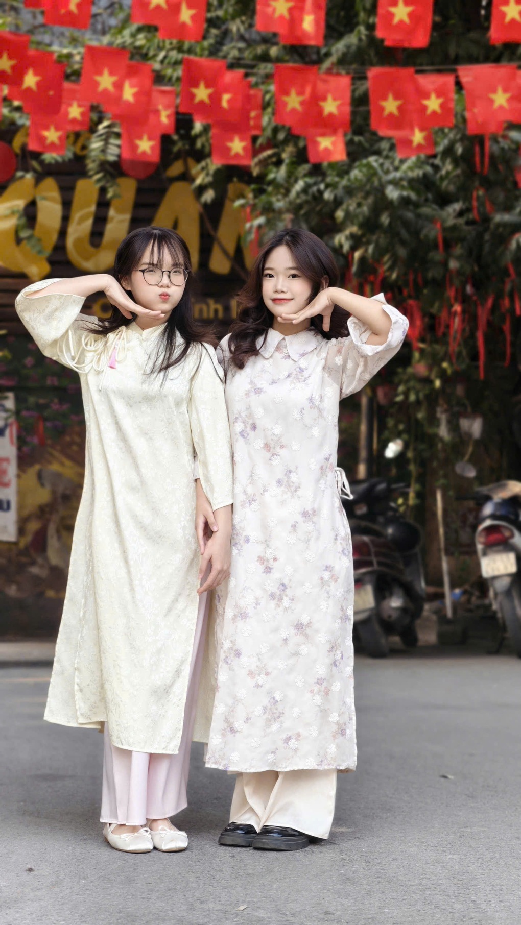 Top 5 ngõ cờ giới trẻ nô nức check-in dịp lễ 30/4 tại Hà Nội - 5 Top 5 ngõ cờ giới trẻ nô nức check-in dịp lễ 30/4 tại Hà Nội - 5