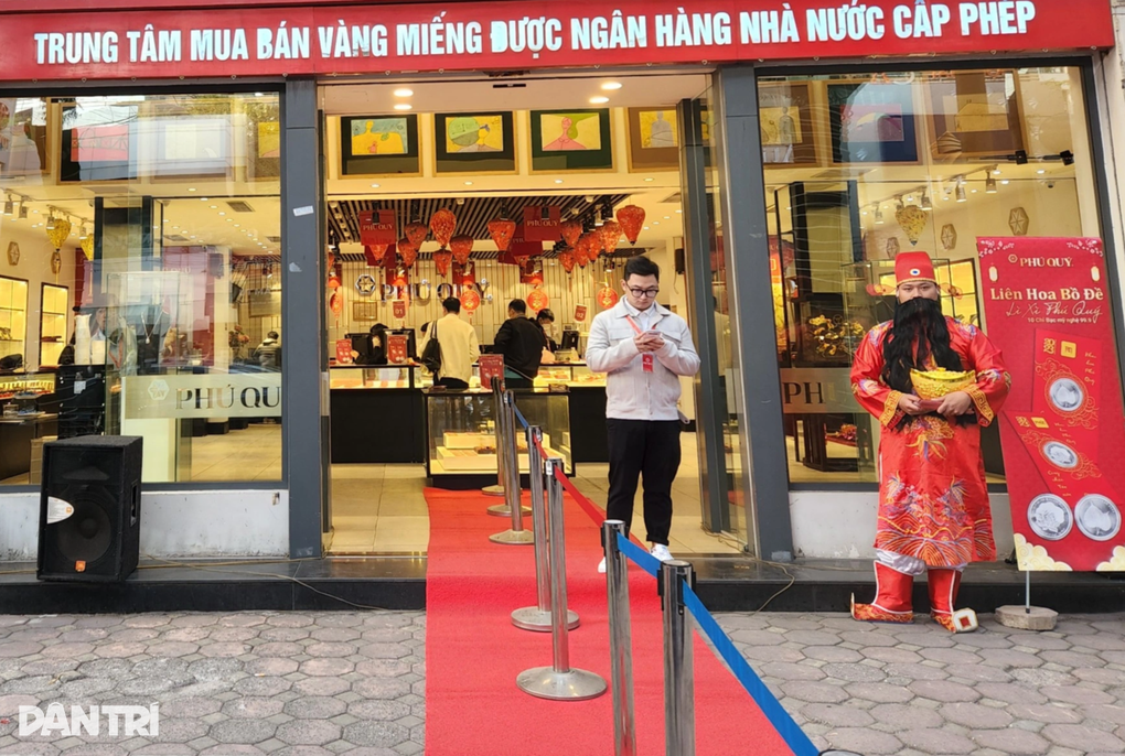 Hiện tượng lạ trong ngày vía Thần Tài ở hai miền Nam Bắc - 11 Hiện tượng lạ trong ngày vía Thần Tài ở hai miền Nam Bắc - 11