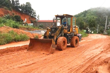 Bùn đỏ lấp 200m quốc lộ 55 ở Lâm Đồng