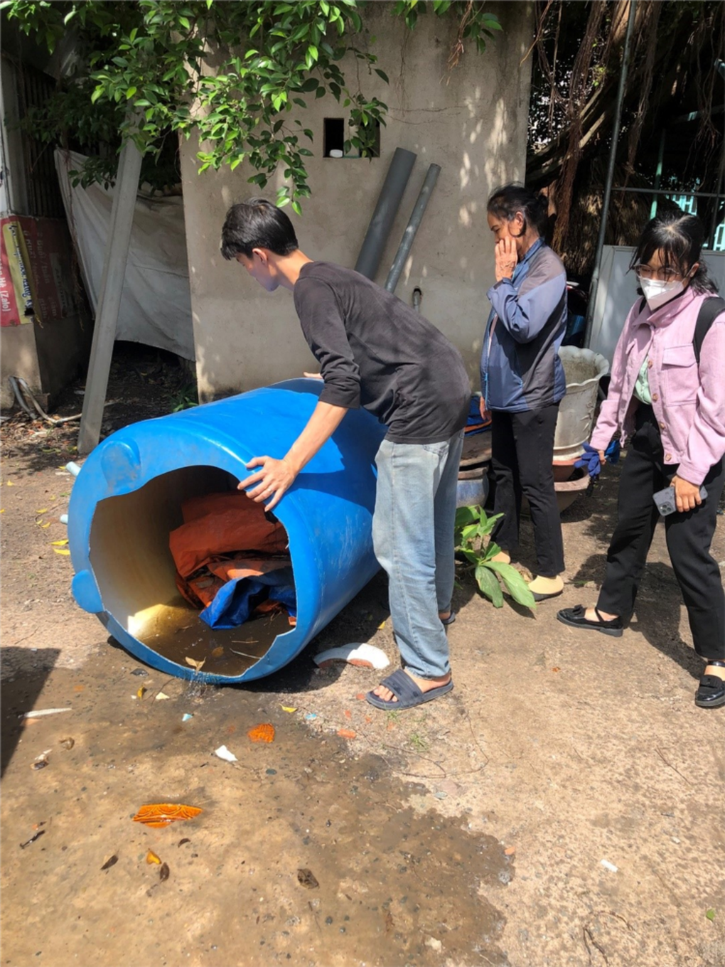 TPHCM phát hiện các ổ lăng quăng bị bỏ quên nguy cơ gây dịch sốt xuất huyết - 1 TPHCM phát hiện các ổ lăng quăng bị bỏ quên nguy cơ gây dịch sốt xuất huyết - 1