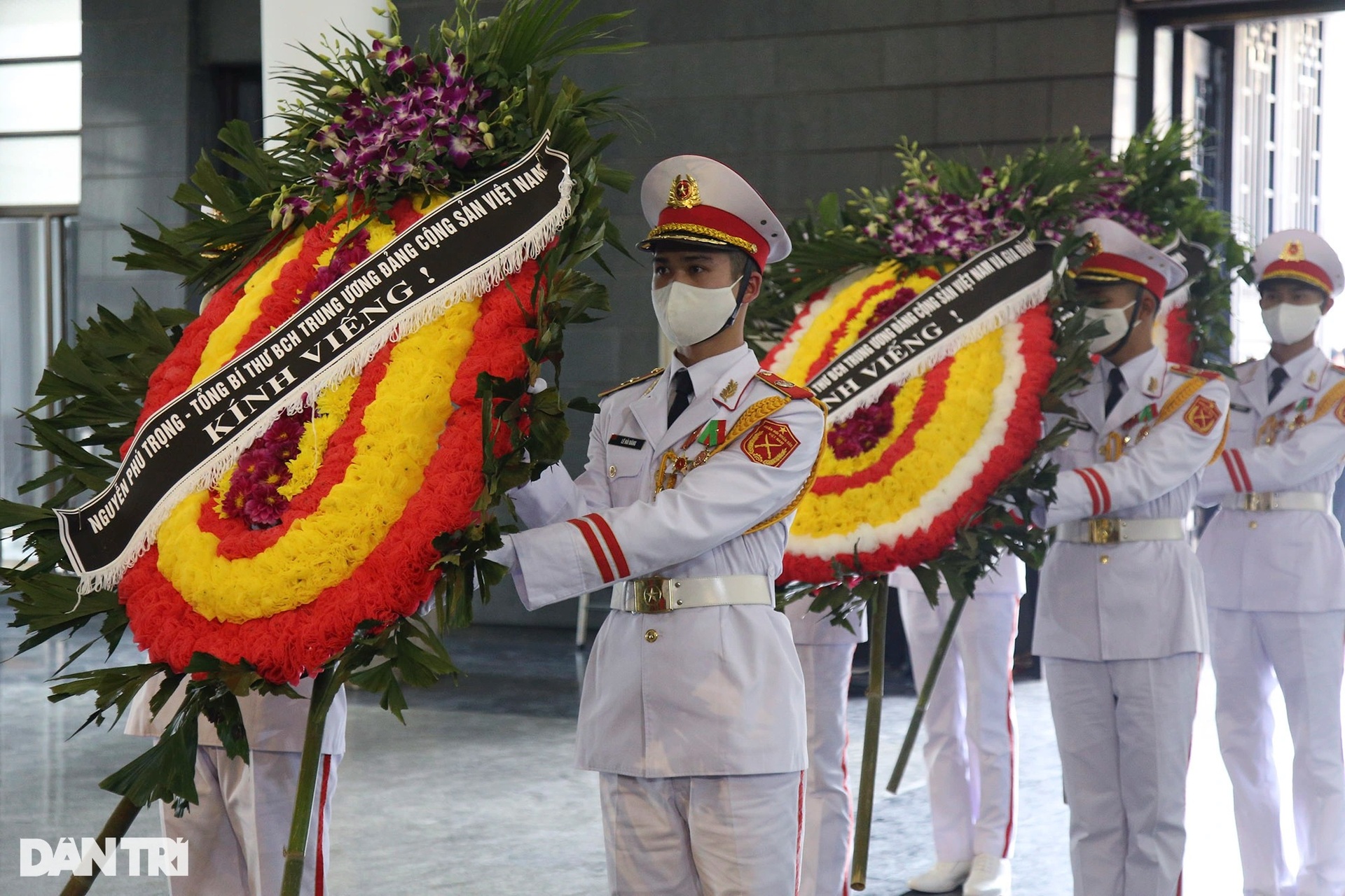 Chủ tịch nước Nguyễn Xuân Phúc viếng tang Giáo sư, Viện sĩ Nguyễn Văn Hiệu - 4 Chủ tịch nước Nguyễn Xuân Phúc viếng tang Giáo sư, Viện sĩ Nguyễn Văn Hiệu - 4