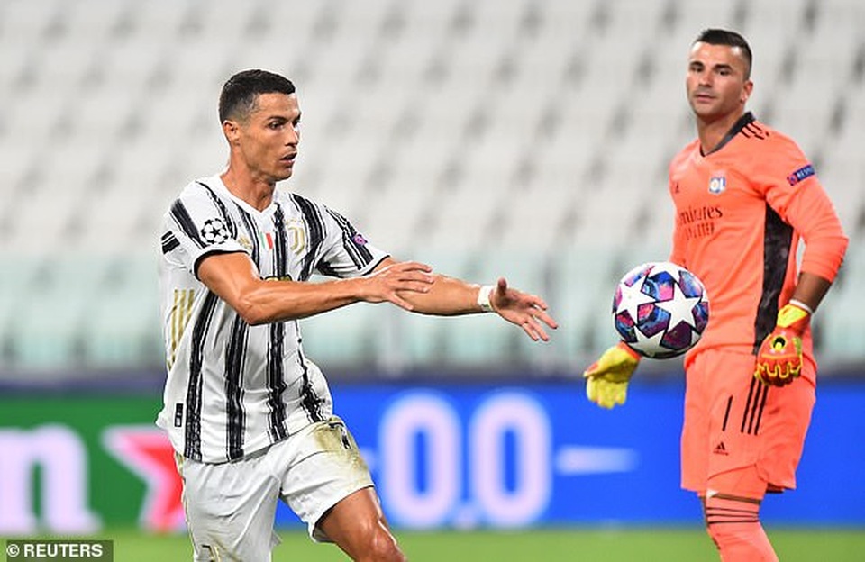 C.Ronaldo lập cú đúp, Juventus vẫn ngậm ngùi chia tay Champions League - 4 C.Ronaldo lập cú đúp, Juventus vẫn ngậm ngùi chia tay Champions League - 4