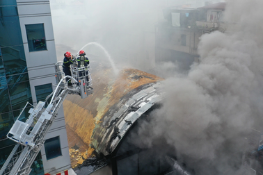 Toàn cảnh vụ cháy quán bar gần chợ Bến Thành