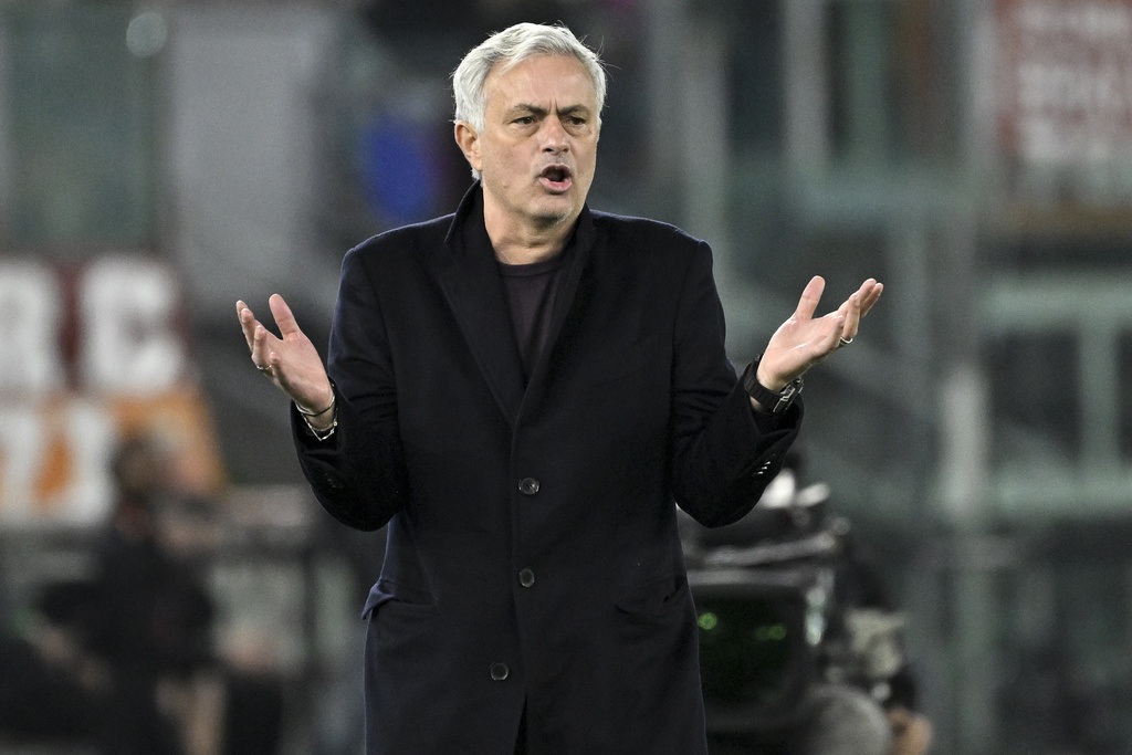 AS Roma của HLV Mourinho gặp đối thủ duyên nợ ở Europa League - 1